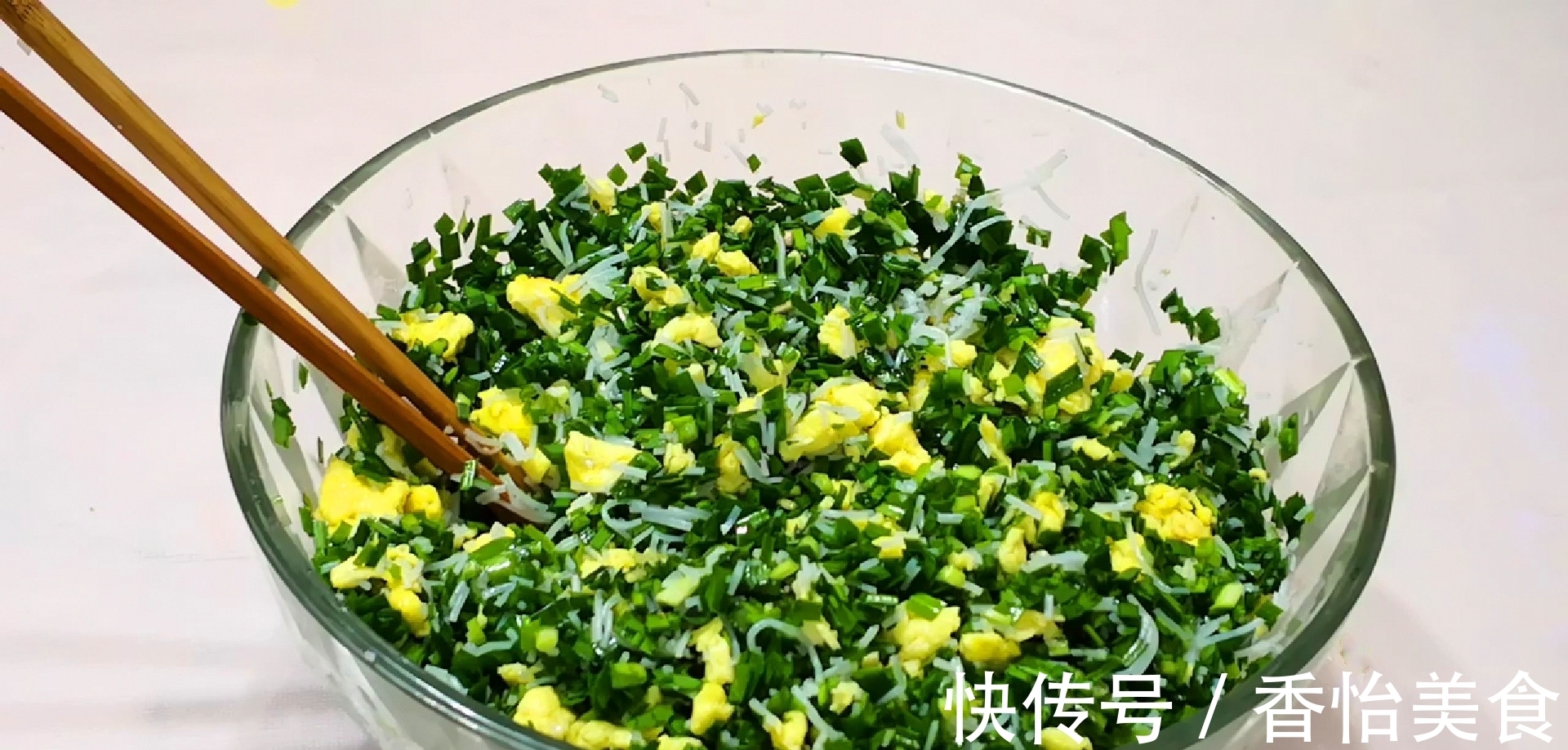 晓峰|韭菜盒子用冷水还是热水和面?学会这方法,皮薄如纸,凉了也很软