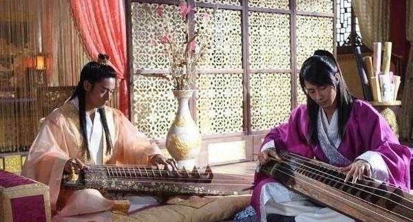 贾宝玉!除了林黛玉,贾宝玉还与一人一见钟情,得到把柄后终得手