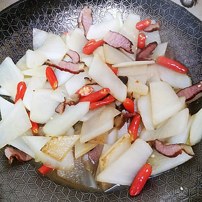 腊肉烧萝卜
