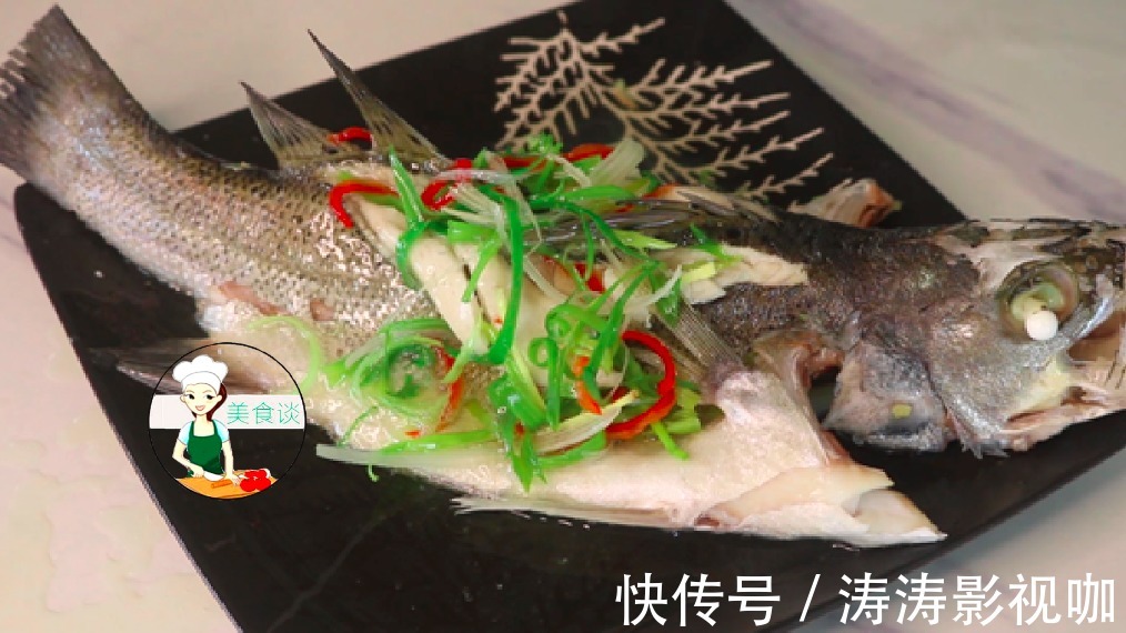 清蒸鲈鱼时，放盐和料酒都不对，牢记蒸鱼三技巧，鱼鲜嫩不腥不柴