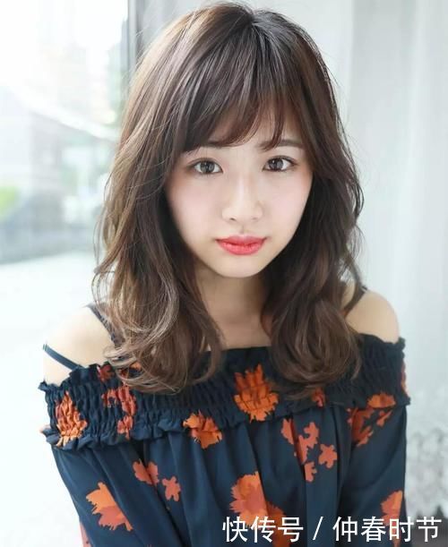 打理|三四十岁女人发量非常多，适合烫什么发型？试试时髦减龄的弯弯烫