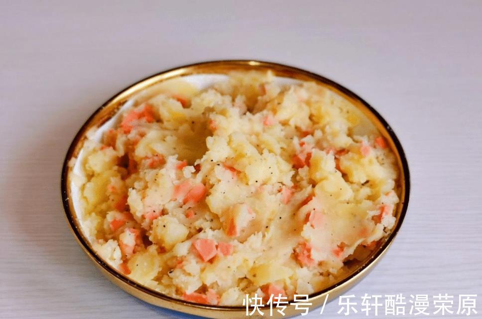 土豆别总是当菜炒,搭配芝士做土豆泥,奶香浓郁,还有超长拉丝