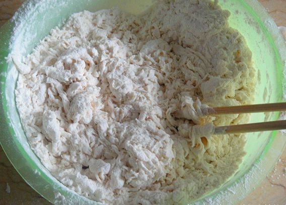 蒸馒头时，只会放酵母可不行，多加这“1味”，8分钟快速发满盆