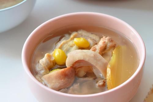 煮猪肚汤,别只会焯水,用上这1招,猪肚汤又香又白,还无异味