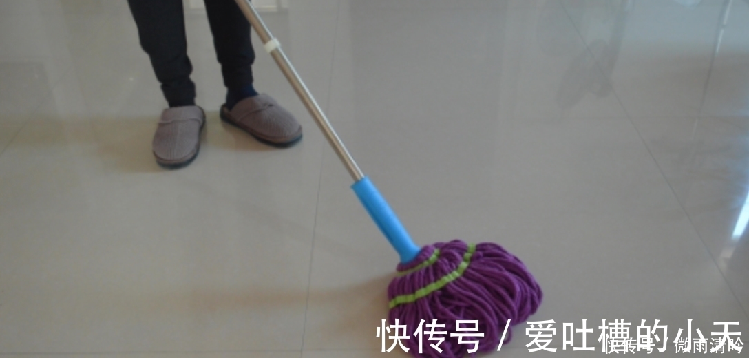 晨曦|拖地时,在水里多加一样东西,拖地不留水痕、干得快,3天不沾灰