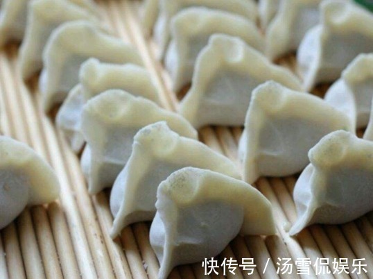 生饺子万万不可直接放冰箱!饺子店老板的独门诀窍,再也不怕粘连