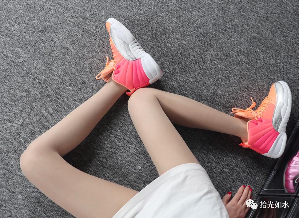 AJ12“黄昏彩虹”篮球鞋，出众渐变鞋面，独特彩虹鞋身！