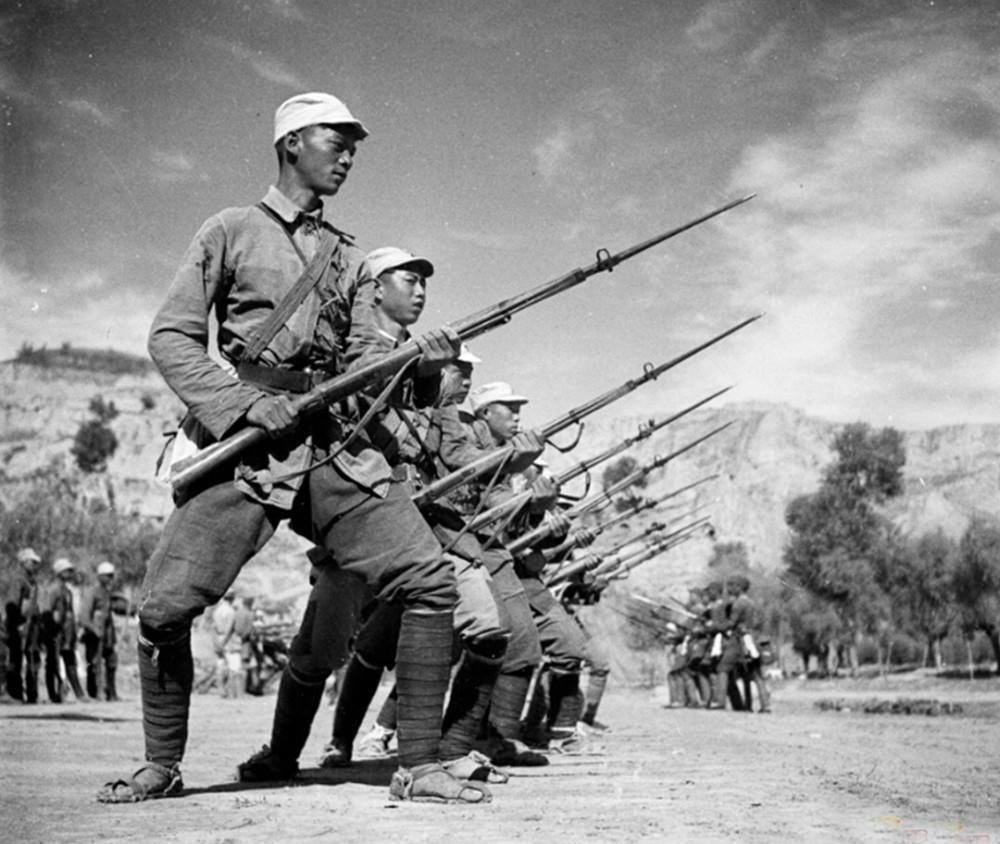 包围|为救乡亲,许世友损失4个连,战后宣布:此团牺牲一个班,补兵一千!