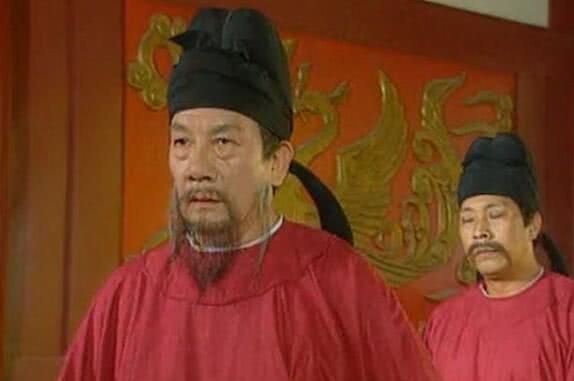 到底|清朝的公爵非常稀少,与军机大臣相比,到底谁的权力更大?