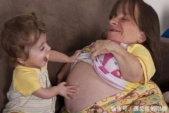 孩子|身高一米的妈妈，身高1米9的爸爸，竟生了三个孩子