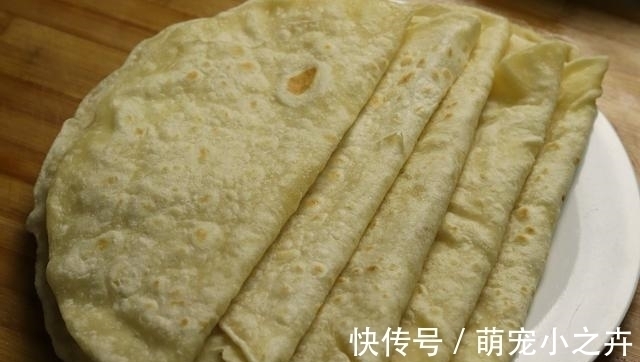 烙饼时,直接烙就大错特错了,多加这一步,饼柔软筋道,40秒两张