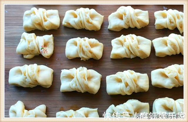 冬季解馋必备小零食，几块钱做一大盘，比油果子更香，比麻花更脆
