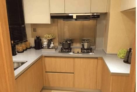 老婆|买不起大房子，老婆将客厅阳台改成卧室，爸妈过来总算有地方住了