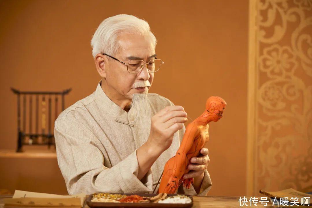 经络|万病源于堵，2个地方轻轻转一转，就能打通淤堵，疏通十二条经络