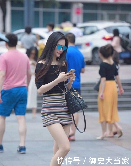  十足|路人街拍：身姿弥漫钟灵毓秀的妹子，这样的穿着，仙气十足！