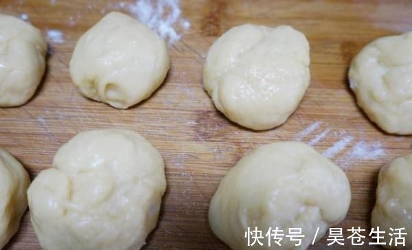 面粉别再蒸馒头了,不用一滴水,不用烤箱,在家做松软早餐面包