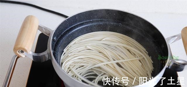 懒人早餐的做法,8分钟就出锅,鲜香美味,连挑食的孩子都抢着吃!