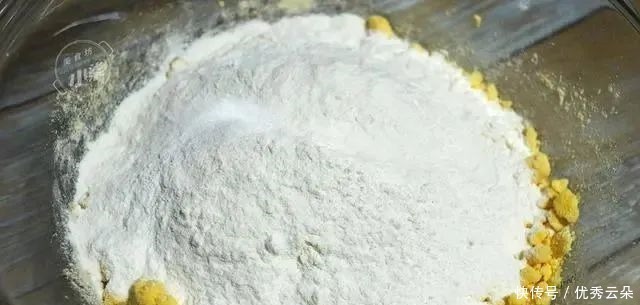 干面粉|偷学老阿姨水烙玉米饼,不用一滴油,一次烙20张,比煎饼还好吃!