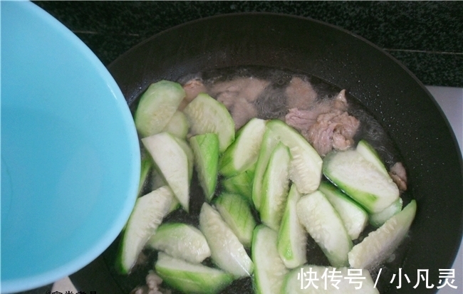 补水|进入深秋,我家三天两头喝这碗汤,十多块钱煮一锅,去燥润肌肤