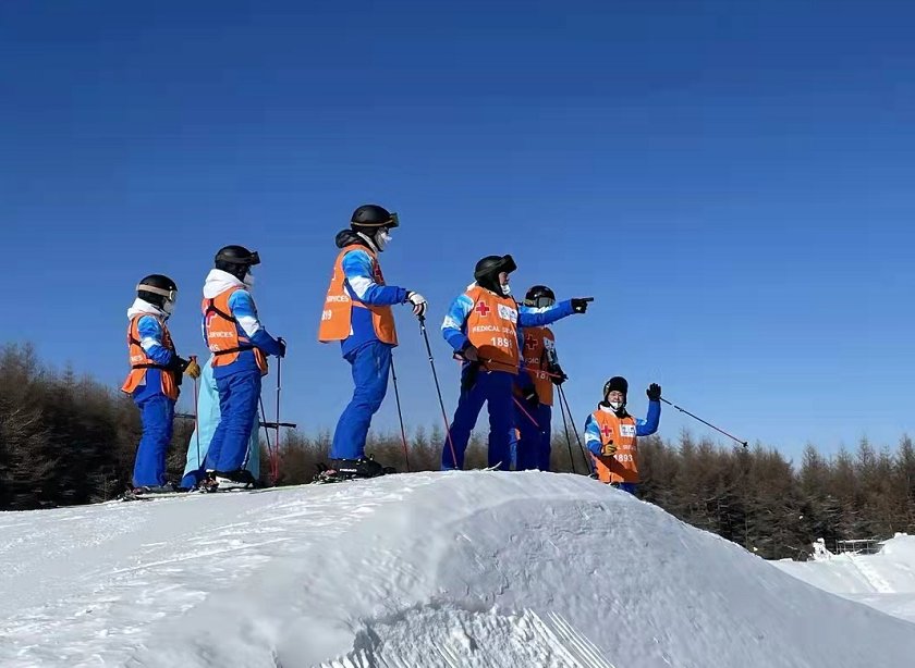 滑雪|冬奥时间丨驰骋冰雪赛场，书写别样人生 ——揭秘中国第一代滑雪医生