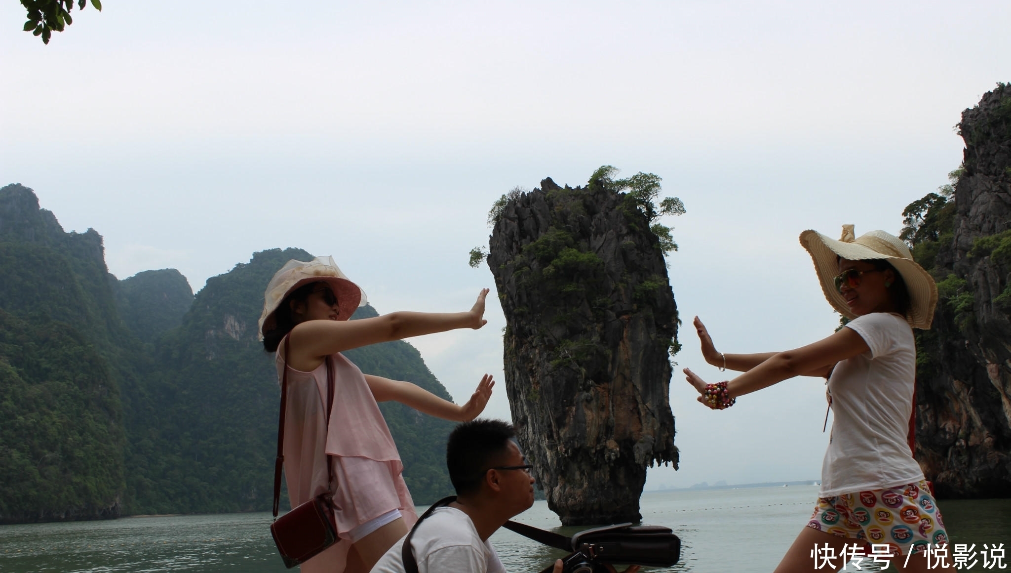 女孩|在泰国旅游的女孩喜欢自拍，场面热闹非凡