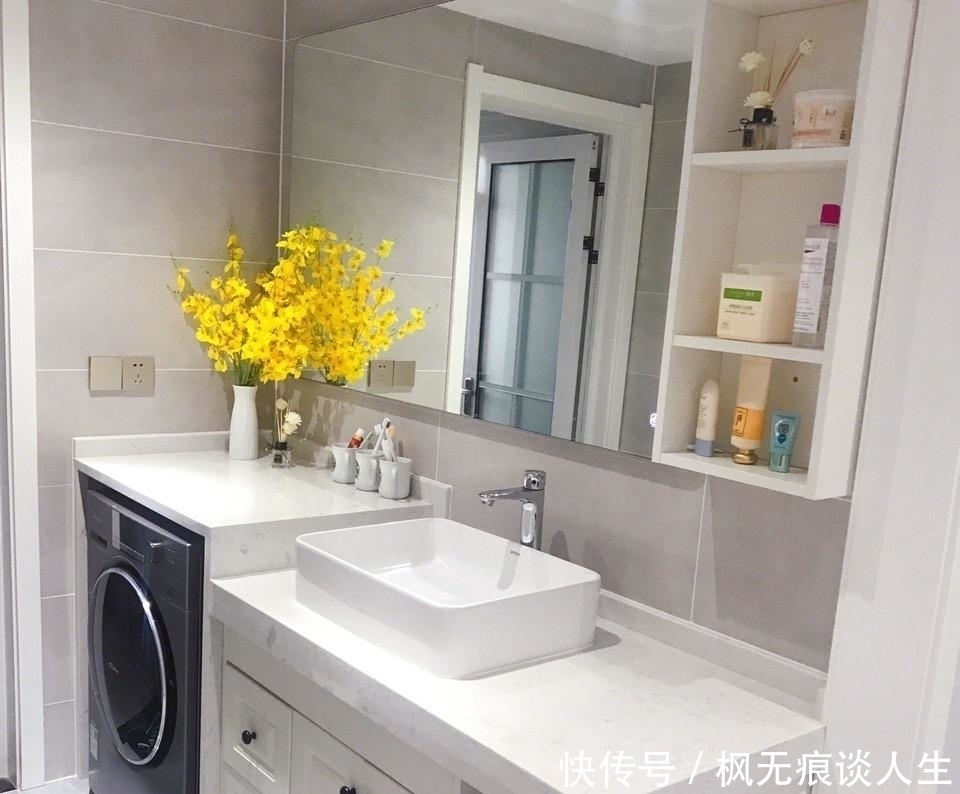 次卧|这套130平新房太漂亮了，进屋就把人给迷住，电视墙实在抢眼！