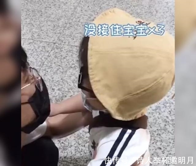发现|萌娃冲向宝爸没被接住,一转头发现宝爸抱住了宝妈宝宝是多余的