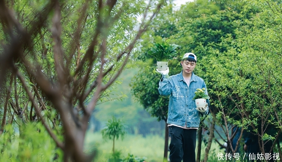 极限男人帮|《向往5》导演担心请不到的嘉宾,却被张艺兴几句微信给轻松搞定