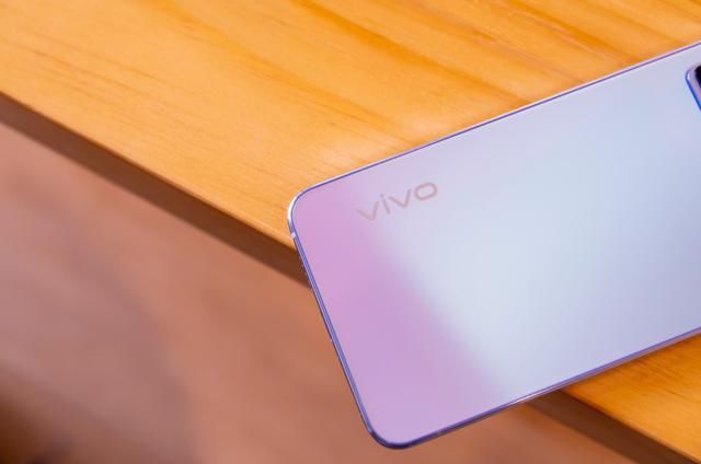 秘诀|vivo S10 Pro自带变美秘诀，吸睛配色、轻薄机身很加分