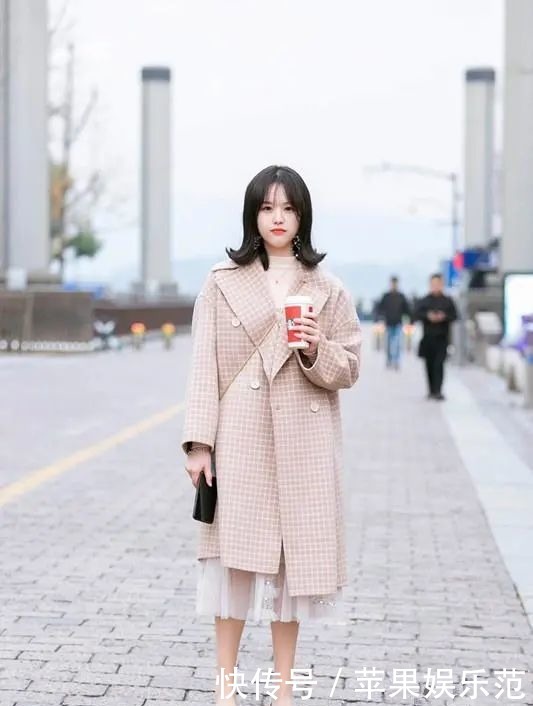 无可救药|秋冬穿大衣+裙子,美得无可救药!