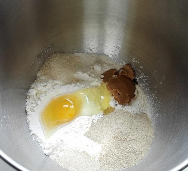 操作|一款操作简单的餐包,添加了白味噌和葱花,空口吃味道也是棒棒的