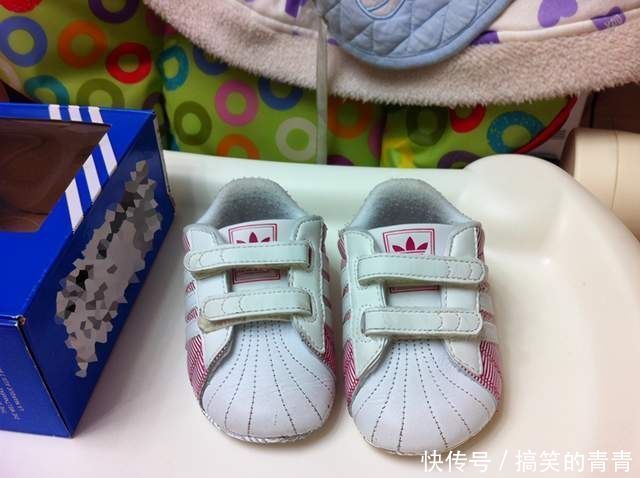 黑名单|这5种鞋被列入“黑名单”,别再给宝宝穿了,容易影响脚部发育