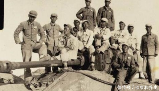 脱帽致敬|125志愿军战士被冻成冰雕，宁愿冻死，也不撤退，美军脱帽致敬