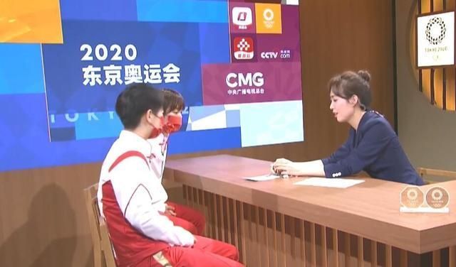曼昱|国乒3姐妹太逗了!孙颖莎收获徽章却被陈梦抢走:曼昱梦姐都抢