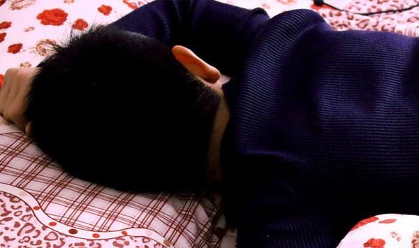 大腿|男人睡觉时,坚持“两腿一分”,可收获哪些喜人变化?你会满意的