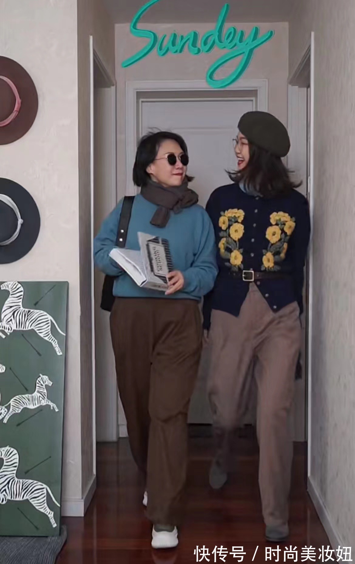 母女 “母女”穿搭不仅只有三木,这对母女也靠穿搭火了,气质高级优雅