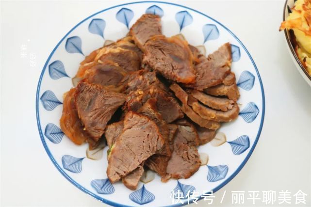 一个晚上|早餐吃什么？看我的搭配，有肉有菜还有粗粮，网友：营养满满