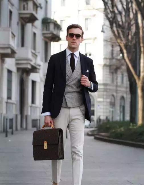 街拍!包有很多种,但潮男都背这款包