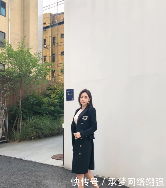 针织|美女珠珠:幻彩粉黑混搭俏皮针织及膝裙!