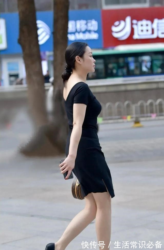 女人味 臀裙那特有的设计理念,立体的裁剪以及简约的风格,女人味十足!