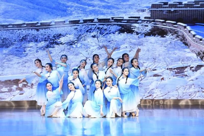 “百年峥嵘 青春向党”纪念五四运动文艺汇演举行