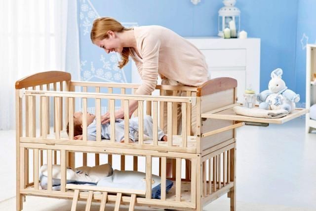 莉莉|奶爸带宝宝睡觉,睡醒来后发现娃“不见了”,表情让人忍不住笑