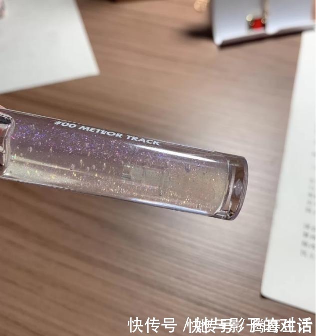 嘟嘟唇 氛围感美女唇妆是重点,口红谁都涂,配合小技巧颜值翻倍!