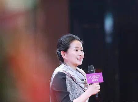 黄菡离开《非诚勿扰》时，那只有9句话的演讲，却影响了无数人