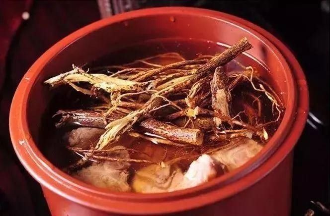 黄芪|【健康】它是“广东人参”,用它煲汤祛湿解暑,老少皆宜