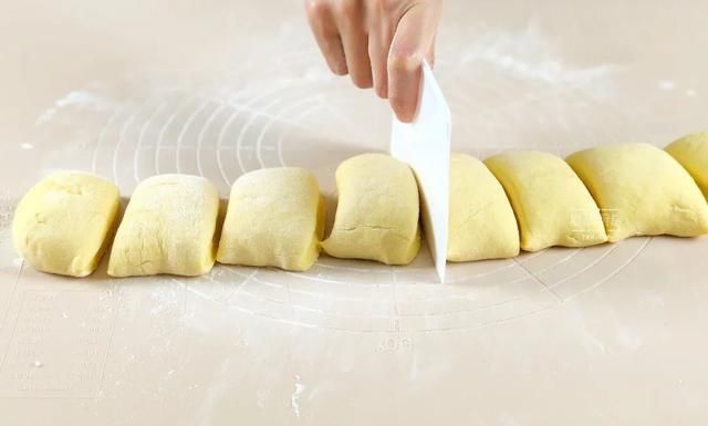 玉米这样做,比面包还好吃,不用烤箱,锅里蒸一蒸就搞定