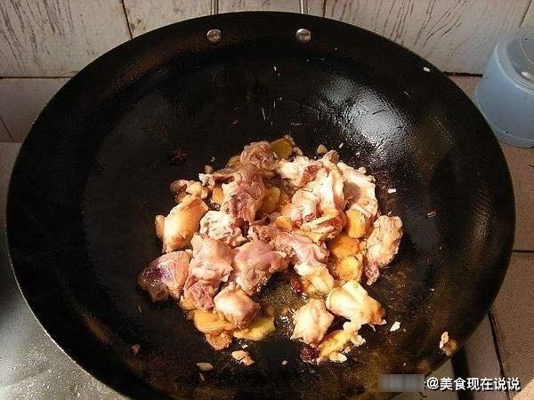 炒鸡肉时，先加盐还是后加盐？大厨：牢记“3点”，鸡肉香嫩入味