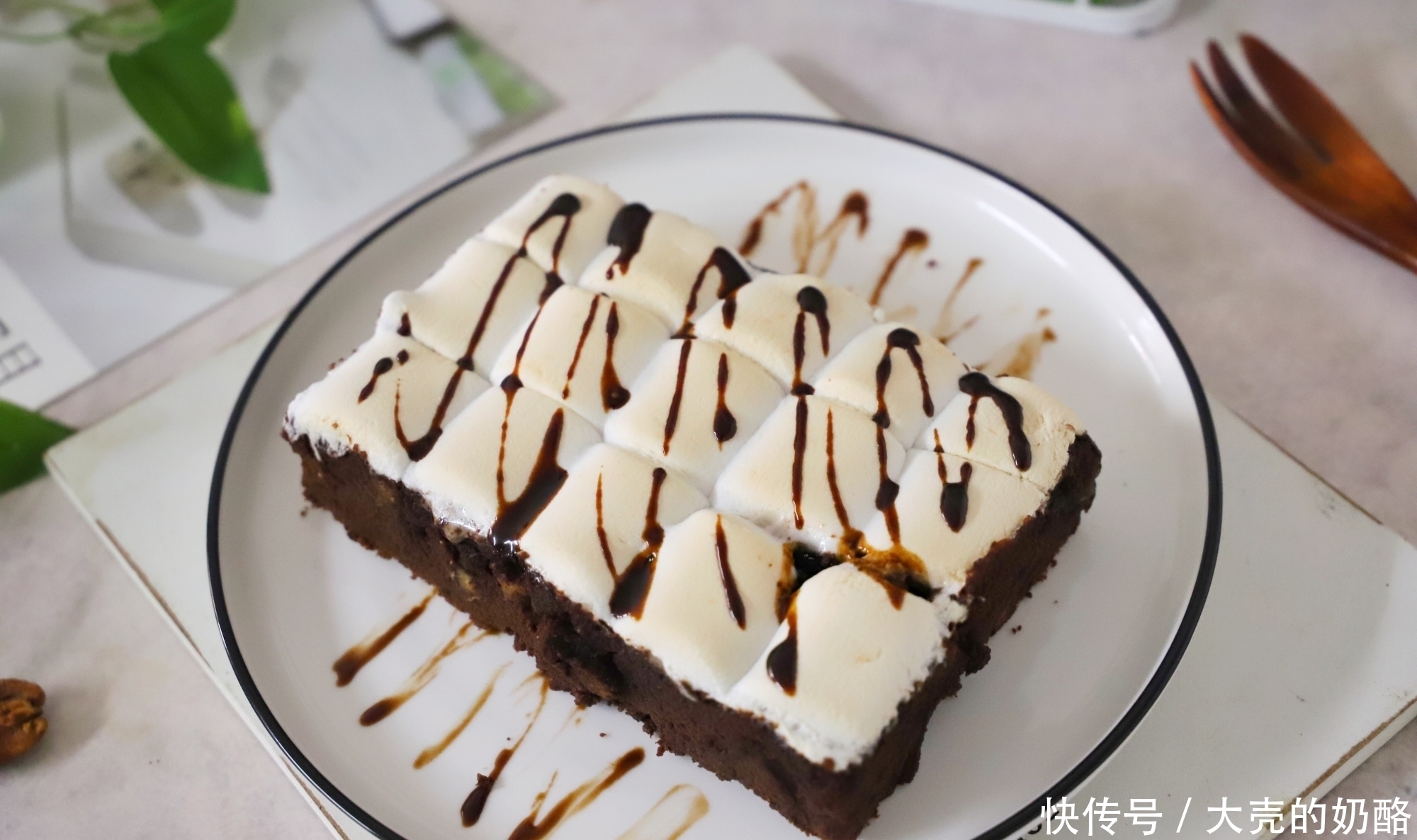 做法最简单的蛋糕，不用打发，拌一拌就能烤，醇香味浓，一次成功