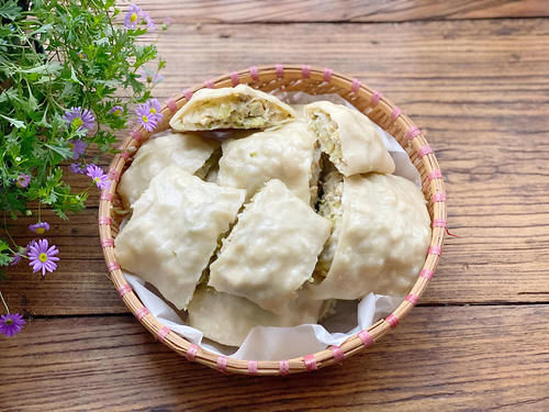 老妈闺女家小住，点餐要求吃菜卷子，女儿蒸了两大锅，全家吃美了