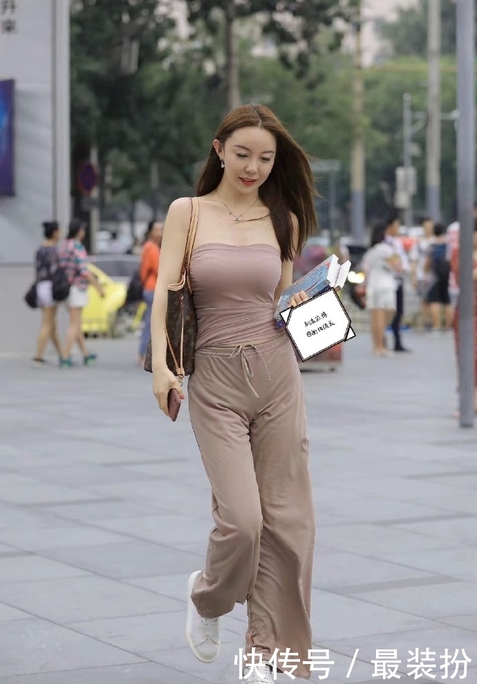 魅力|全身裸色的搭配,显得女人的高贵与魅力,散发出诱人的气质!